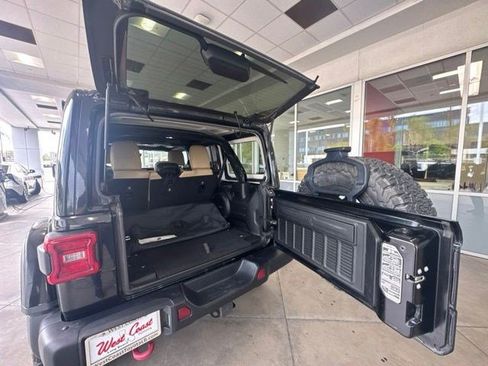 Used 2018 Jeep Wrangler Unlimited Rubicon AWD/4WD image 11