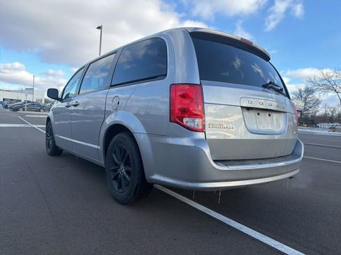 Used 2019 Dodge Grand Caravan GT image 3
