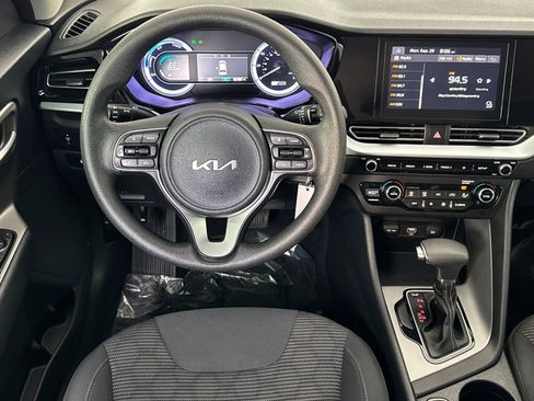 Used 2022 Kia Niro LX image 28
