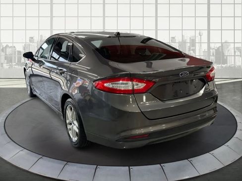 Used 2016 Ford Fusion SE image 4