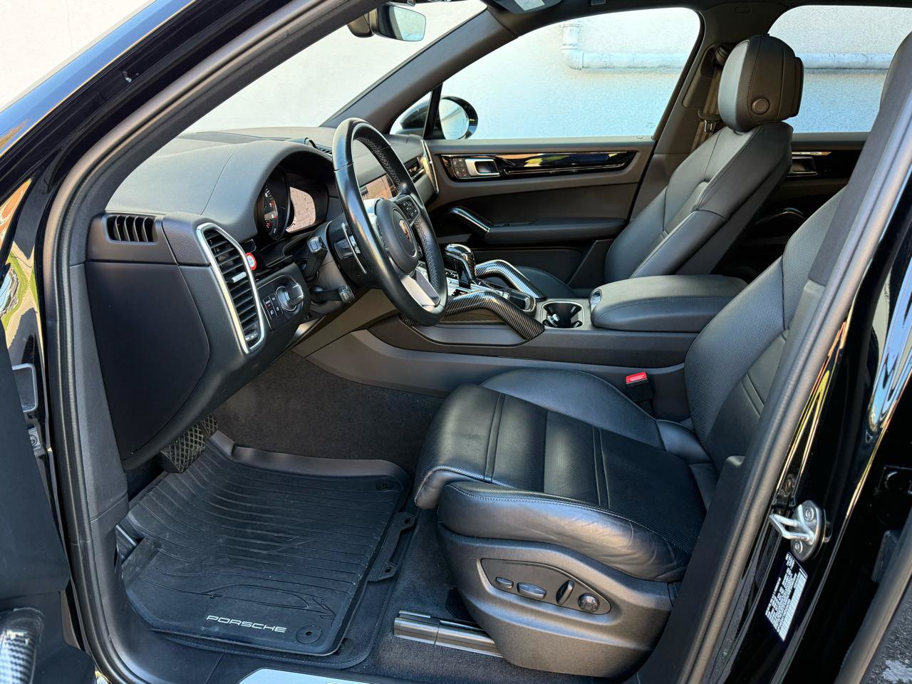 Used 2022 Porsche Cayenne Platinum Edition AWD/4WD image 12