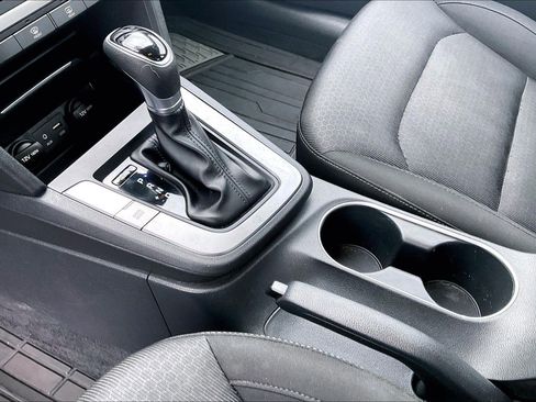 Used 2018 Hyundai Elantra SE image 13