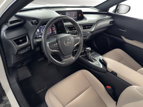 Used 2021 Lexus UX 200 w/ Accessory Package (Z1) FWD image 4
