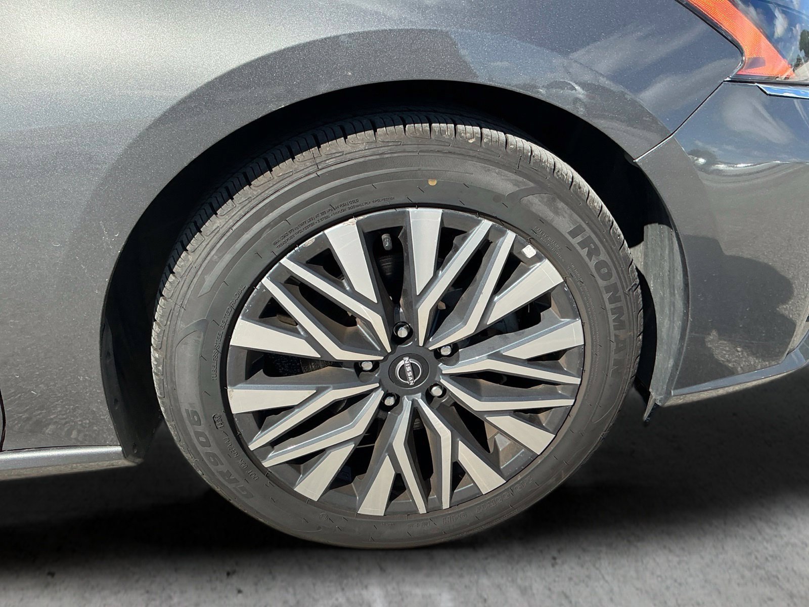 Certified 2025 Nissan Altima 2.5 SV FWD image 9