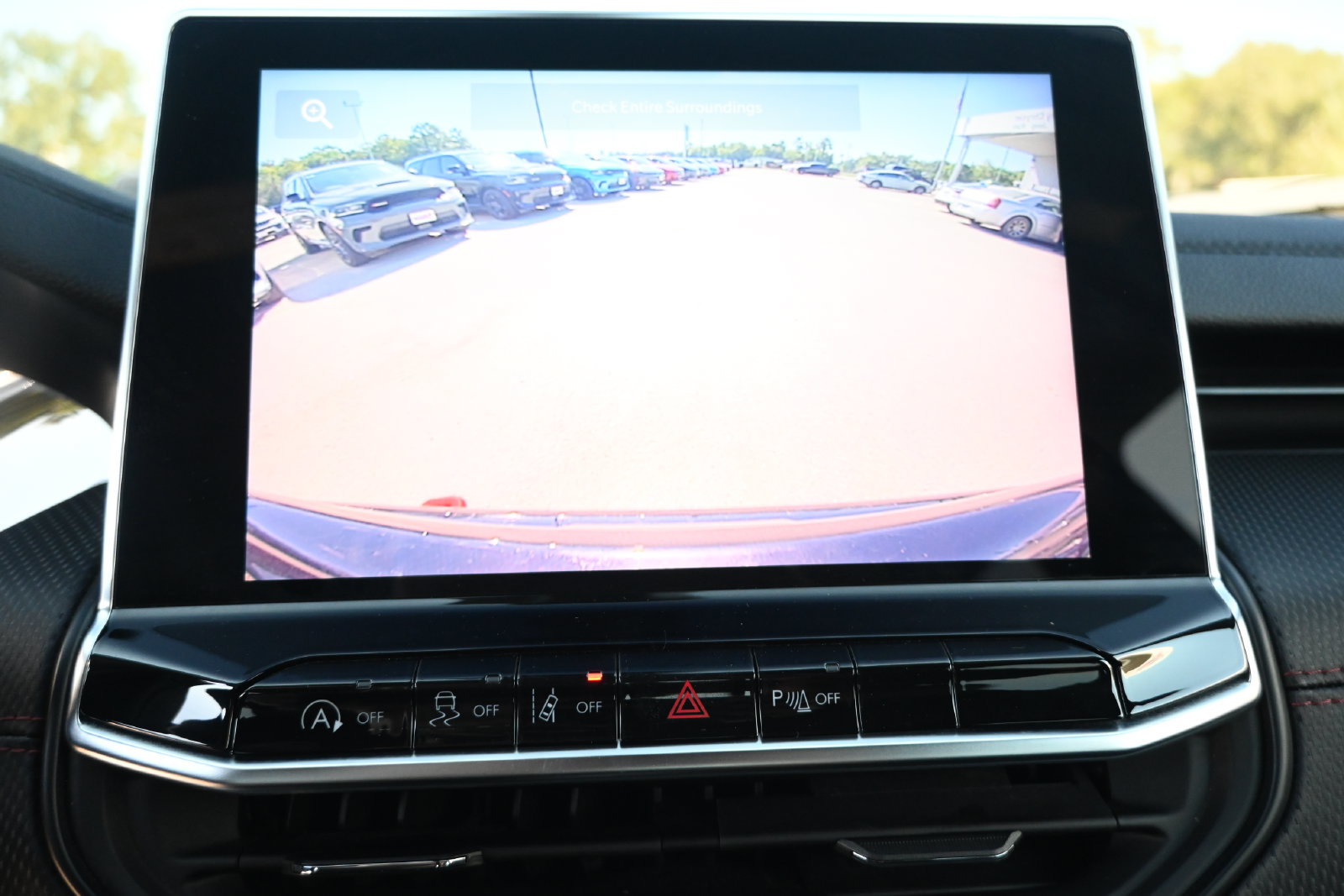 Used 2025 Jeep Compass Trailhawk AWD/4WD image 17