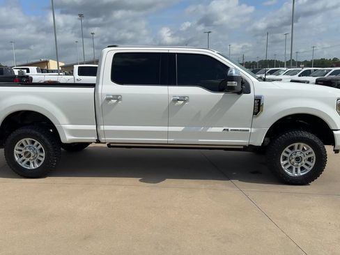 Used 2022 Ford F250 Platinum w/ FX4 Off-Road Package AWD/4WD image 9
