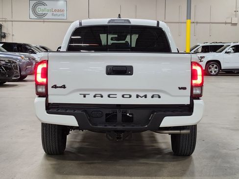 Used 2023 Toyota Tacoma SR5 w/ Technology Package image 10