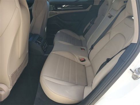 Used 2025 Porsche Panamera image 34