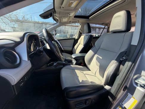 Used 2018 Toyota RAV4 Limited image 20