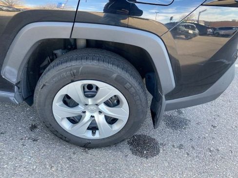 Used 2022 Toyota RAV4 LE image 21