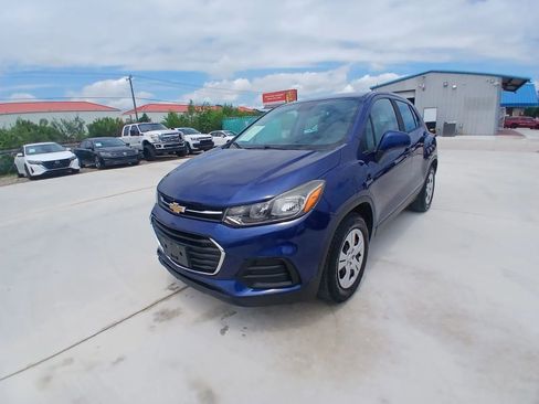 Used 2017 Chevrolet Trax LS FWD image 1