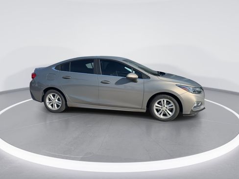 Used 2017 Chevrolet Cruze LT w/ Convenience Package image 10