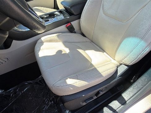 Used 2020 Ford Edge Titanium image 19