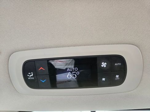 Used 2022 Chrysler Pacifica Touring-L FWD image 13