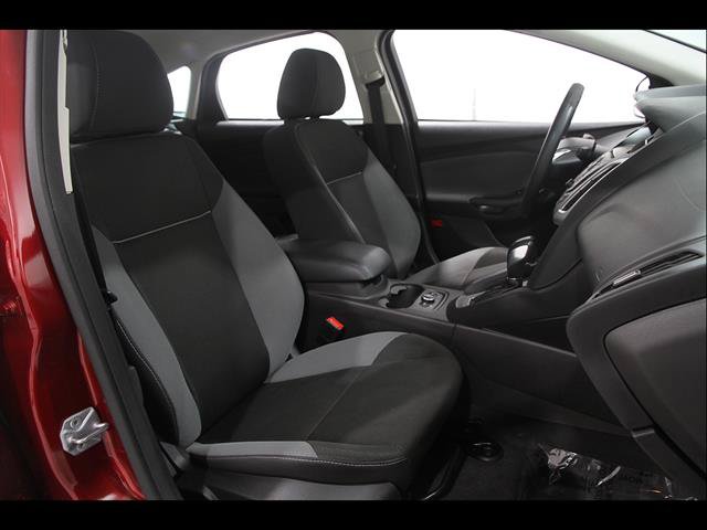 Used 2014 Ford Focus SE w/ SE Winter Package FWD image 14