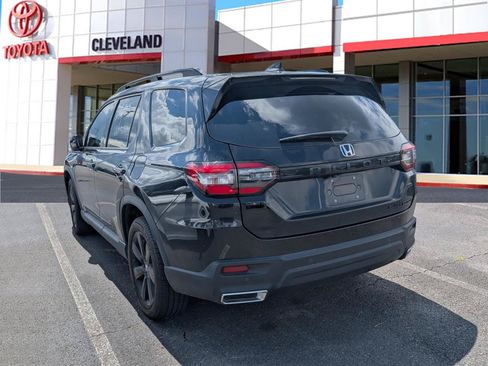 Used 2025 Honda Pilot Black Edition image 4