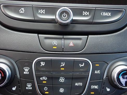 Used 2022 Chevrolet Malibu LT FWD image 17