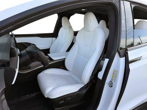 Used 2023 Tesla Model X Plaid image 11