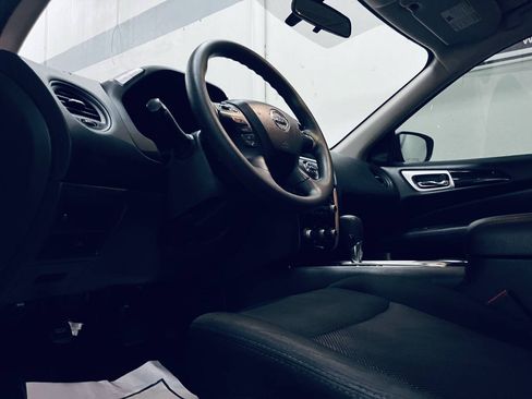 Used 2019 Nissan Pathfinder S FWD image 15