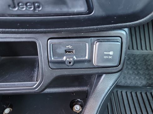 Used 2019 Jeep Renegade Sport image 12