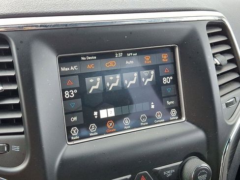 Used 2019 Jeep Grand Cherokee Laredo image 16