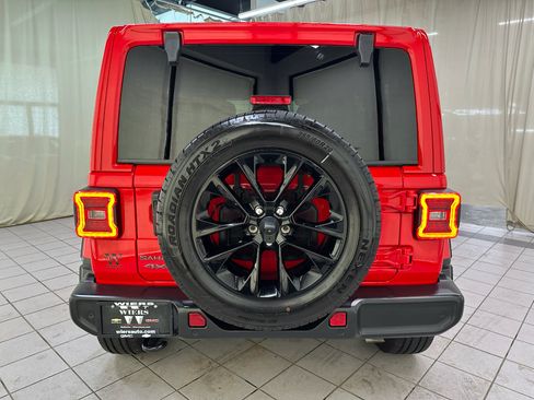 Used 2025 Jeep Wrangler Unlimited Sahara w/ Safety Group AWD/4WD image 6
