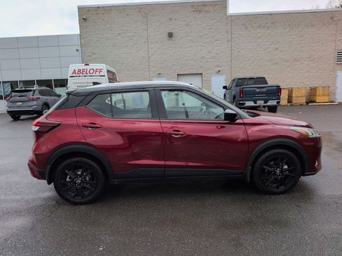 Used 2023 Nissan Kicks SV image 4