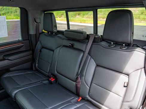 Used 2024 GMC Sierra 2500 Denali w/ Denali Reserve Package AWD/4WD image 18