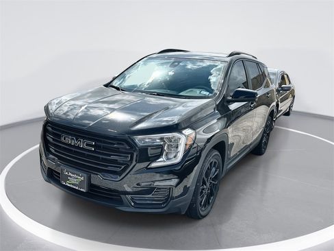 Used 2023 GMC Terrain SLE w/ Driver Convenience Package image 1