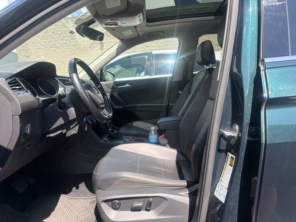 Used 2018 Volkswagen Tiguan SEL AWD/4WD image 4