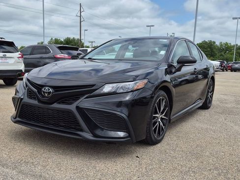 Used 2023 Toyota Camry SE FWD image 6