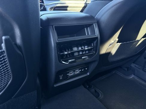 Used 2024 Jeep Grand Cherokee Limited w/ Black Appearance Package image 26