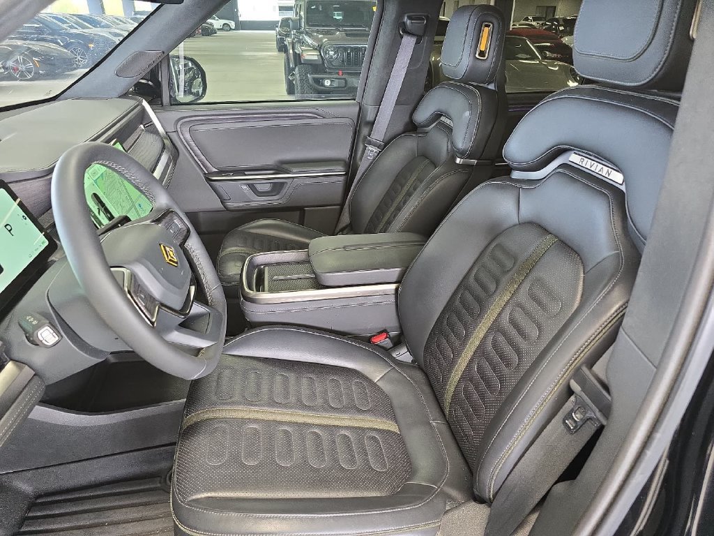 Used 2025 Rivian R1S Adventure Dual AWD/4WD image 5