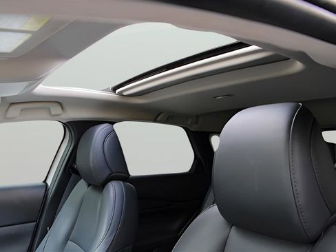 Used 2024 MAZDA CX-30 AWD 2.5 S w/ Premium Package image 17