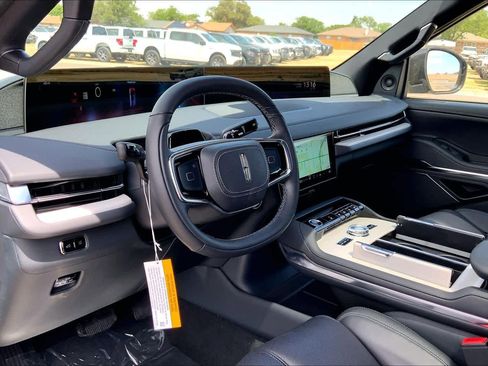 New 2026 Lincoln Navigator L Reserve AWD/4WD image 8