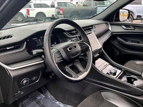 Used 2024 Jeep Grand Cherokee Altitude AWD/4WD image 14