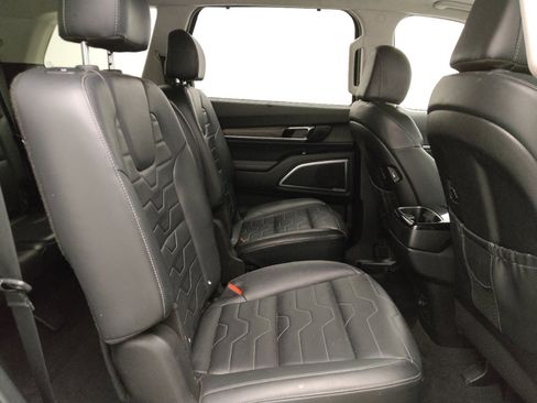 Used 2022 Kia Telluride SX w/ SX Prestige Package image 19