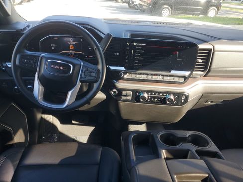 Used 2025 GMC Sierra 1500 SLT image 9