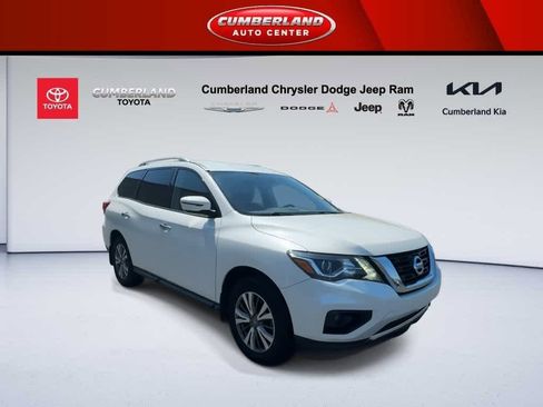 Used 2020 Nissan Pathfinder SV image 2