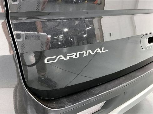 Used 2024 Kia Carnival LX FWD image 33