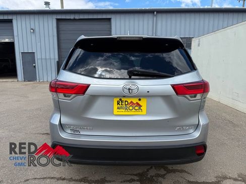 Used 2017 Toyota Highlander XLE AWD/4WD image 6