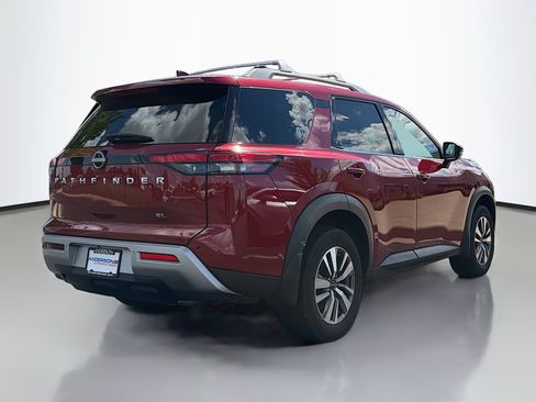 Used 2024 Nissan Pathfinder SL FWD image 2