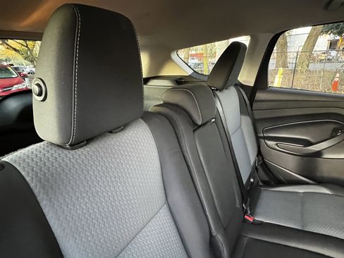 Used 2017 Ford Escape SE image 39