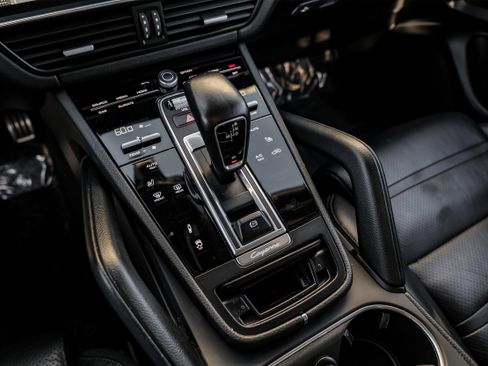 Used 2020 Porsche Cayenne S image 23
