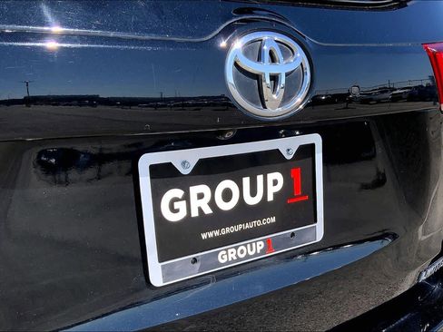 Used 2017 Toyota Highlander Limited image 10