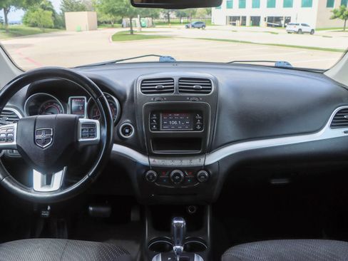 Used 2018 Dodge Journey SE w/ Popular Equipment Group FWD image 28