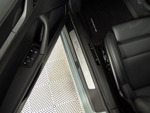 Certified 2025 Porsche 911 Carrera S image 8