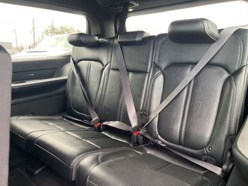 Used 2024 Jeep Wagoneer Series II w/ Flexible Seating Group image 15