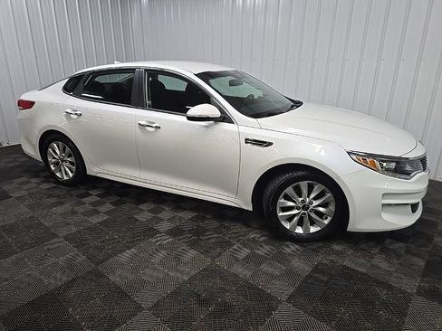 Used 2018 Kia Optima LX w/ 17" Alloy Wheels Package FWD image 1