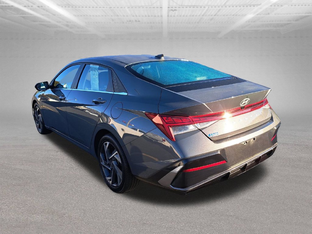 Used 2025 Hyundai Elantra SEL FWD image 7